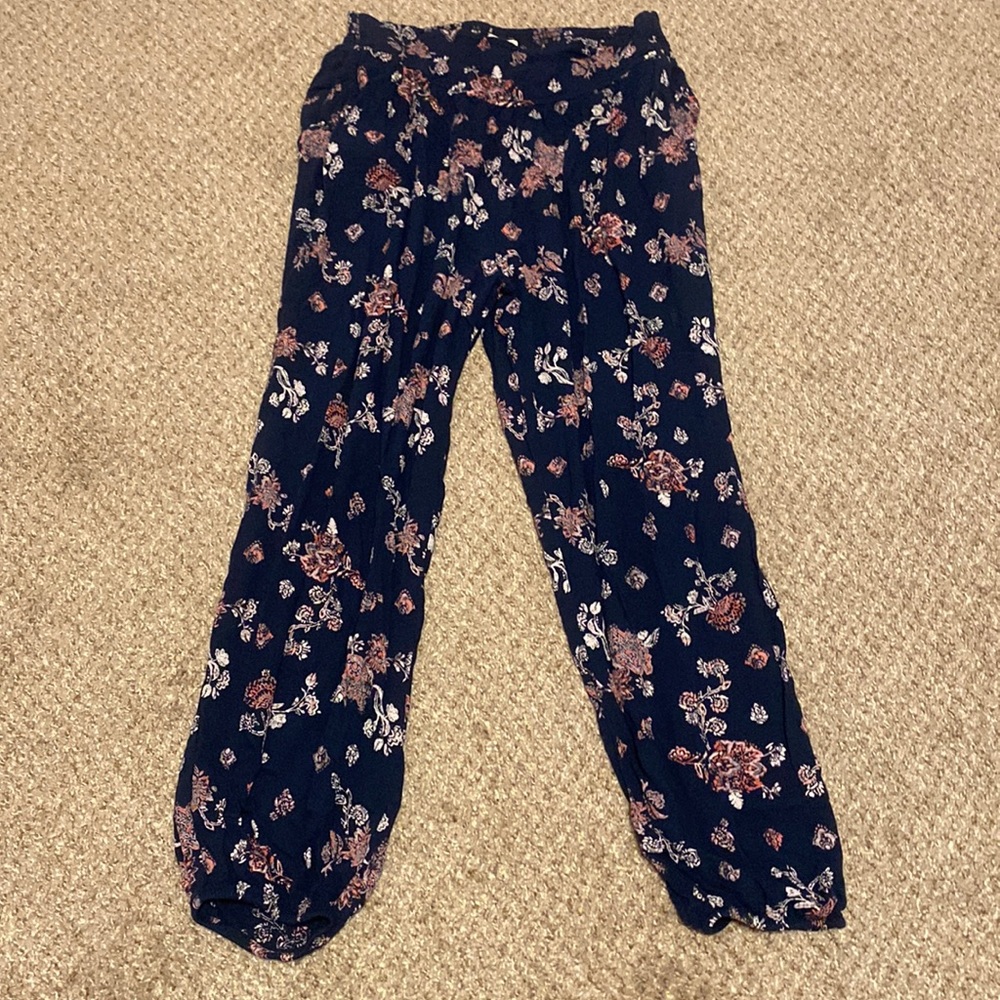 Super soft, stretchy, and flowing Women’a Patterned-Pant